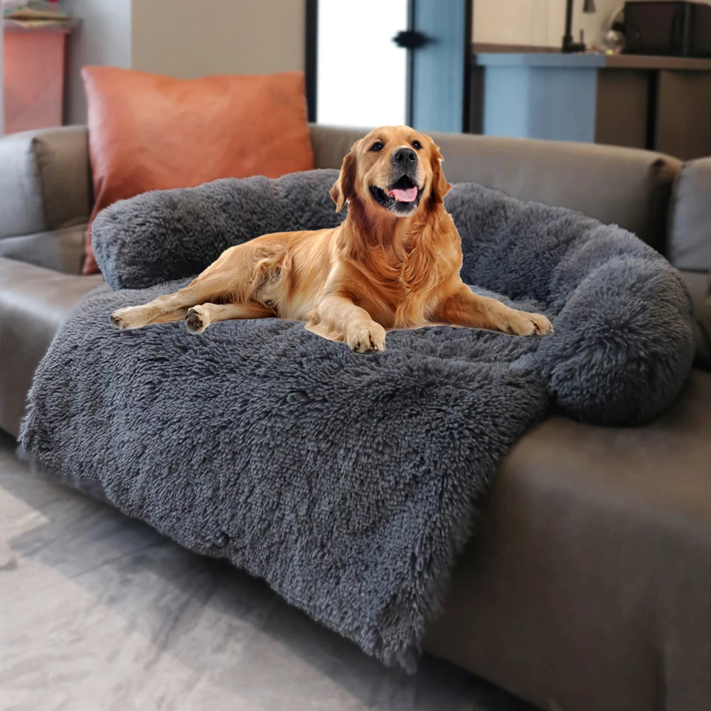 This removable plush pet bed is perfect for large dogs. It's a warm and comfortable place for your pet to sleep. It's also washable, so you can keep it clean and fresh.